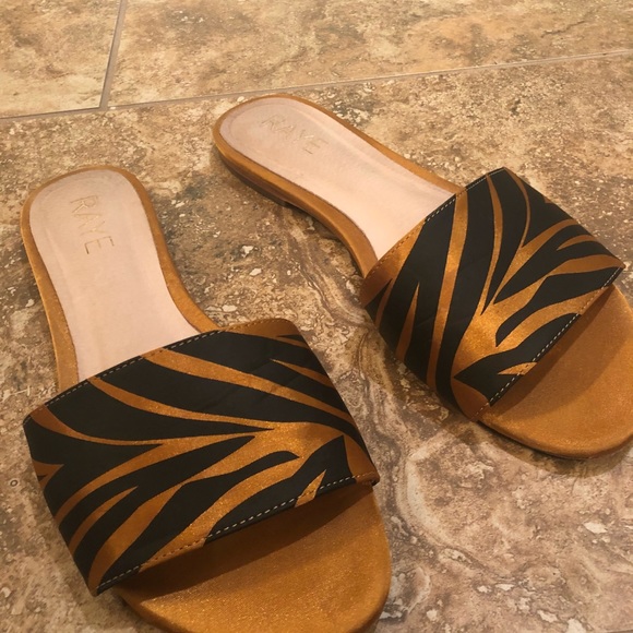 RAYE - Picture 4 of 7